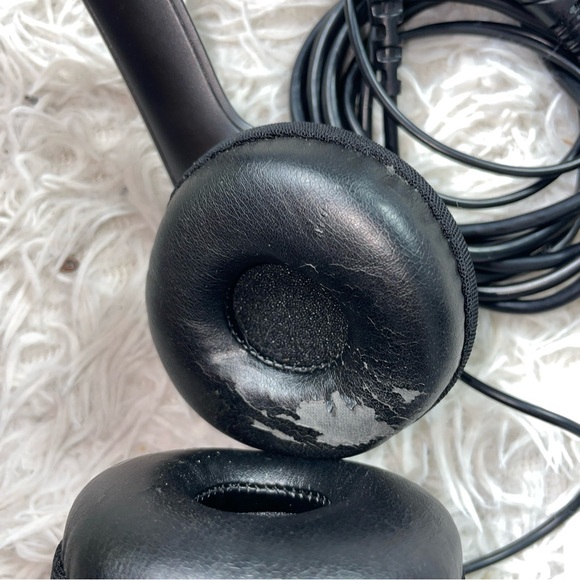 Logitech H390 Over the Ear, USB, Headset & Microphone - Picture 4 of 7